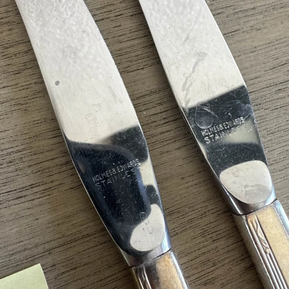 2 Holmes & Edwards Inlaid Youth 1940 Silverplate‎ Dinner Knives